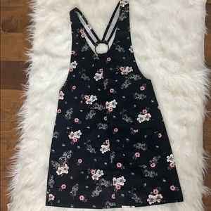 Overall dress with flower details🌺